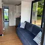 Plywajacy Houseboat 4u Botel