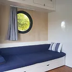 Plywajacy Houseboat 4u Botel