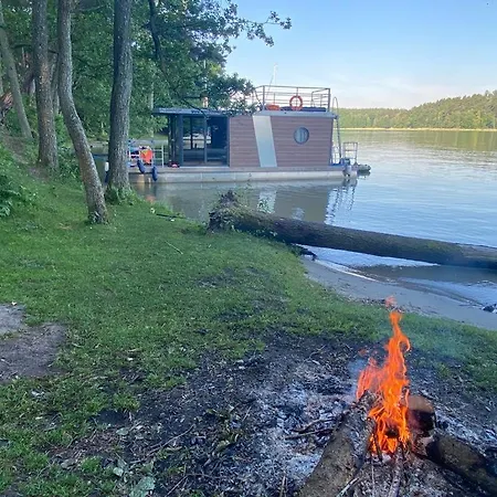 Plywajacy Houseboat 4u Botel *