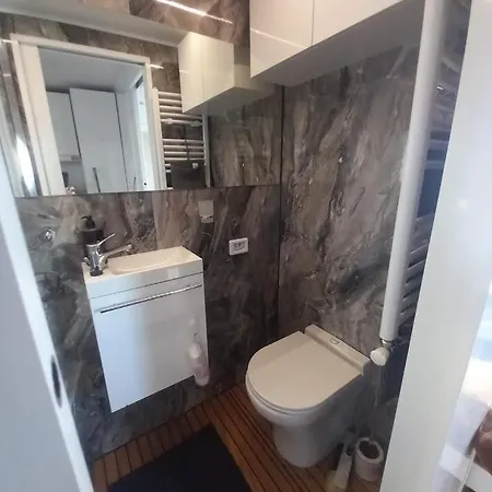 Plywajacy Houseboat 4u *