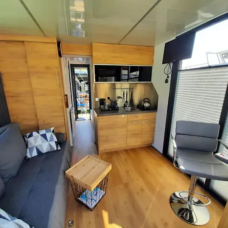 Plywajace Houseboat4u Botel